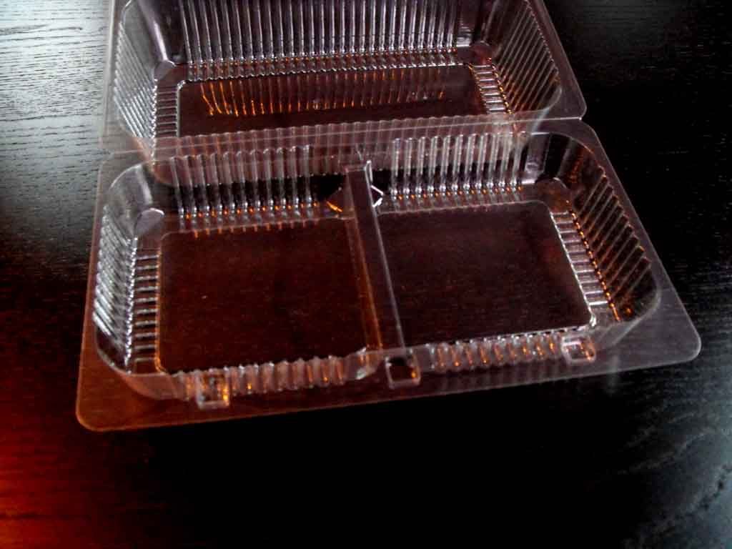 Caserola din plastic cu 2 compartimente pentru muffins (6)