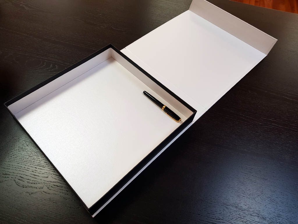 Cutie rigida cu magnet pentru cadouri (12)