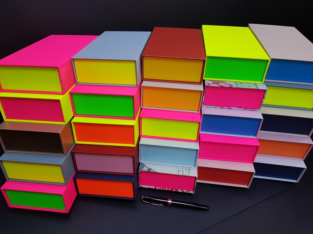Cutii colorate cu magnet (model 6081) (2)