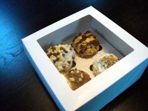 Cutie-din-carton-pentru-4-briose-3-1-300x225