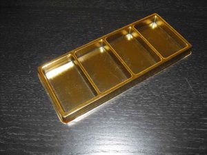 tavi-din-plastic-auriu-300x225